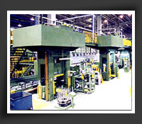 125~3000噸冷鍛油壓機配有機械手及自動化設備，安裝於台灣。